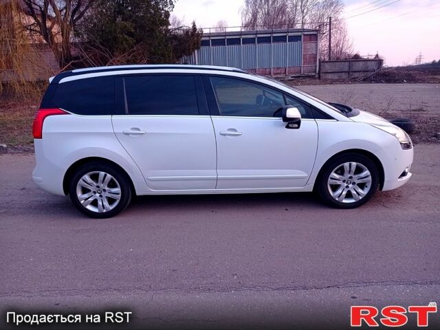Пежо 5008, об'ємом двигуна 2 л та пробігом 222 тис. км за 8000 $, фото 3 на Automoto.ua