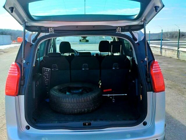 Пежо 5008, об'ємом двигуна 1.6 л та пробігом 170 тис. км за 8500 $, фото 4 на Automoto.ua