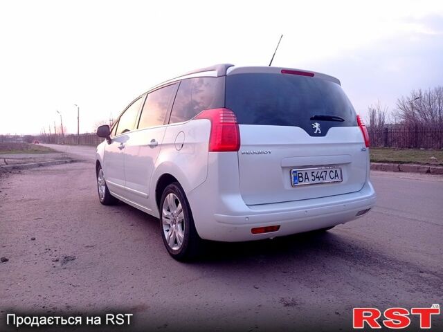 Пежо 5008, об'ємом двигуна 2 л та пробігом 222 тис. км за 8000 $, фото 6 на Automoto.ua