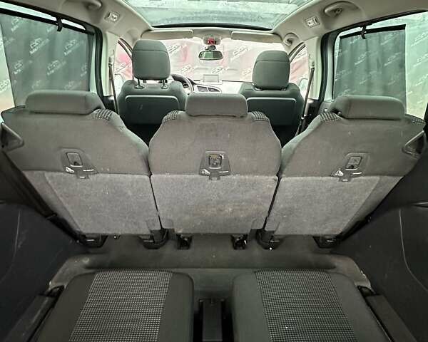 Пежо 5008, объемом двигателя 1.6 л и пробегом 195 тыс. км за 6600 $, фото 12 на Automoto.ua