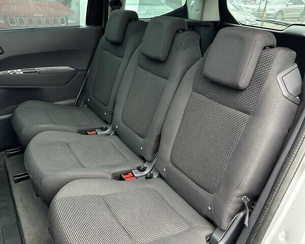 Пежо 5008, объемом двигателя 1.6 л и пробегом 195 тыс. км за 6600 $, фото 16 на Automoto.ua