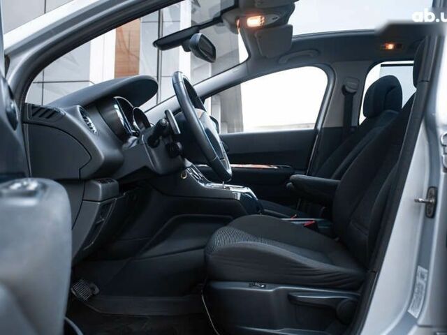Пежо 5008, объемом двигателя 1.6 л и пробегом 243 тыс. км за 9500 $, фото 9 на Automoto.ua