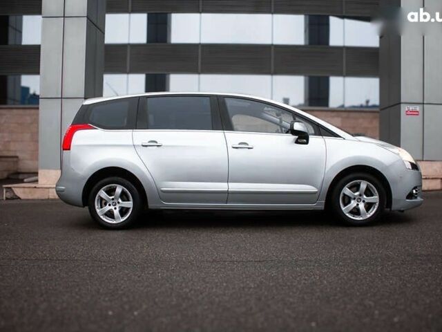 Пежо 5008, объемом двигателя 1.6 л и пробегом 243 тыс. км за 9500 $, фото 1 на Automoto.ua