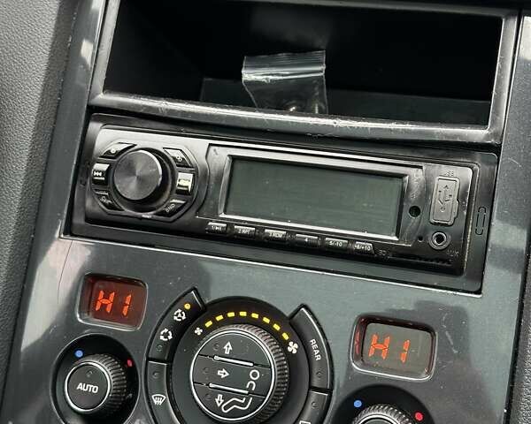 Пежо 5008, объемом двигателя 1.6 л и пробегом 195 тыс. км за 6600 $, фото 22 на Automoto.ua