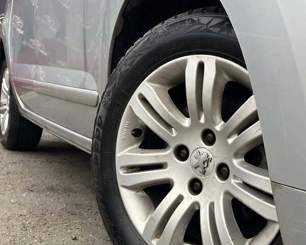 Пежо 5008, объемом двигателя 1.6 л и пробегом 195 тыс. км за 6600 $, фото 5 на Automoto.ua