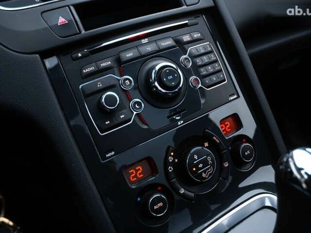 Пежо 5008, объемом двигателя 1.6 л и пробегом 243 тыс. км за 9500 $, фото 24 на Automoto.ua