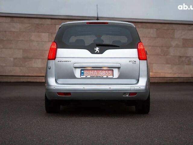 Пежо 5008, объемом двигателя 1.6 л и пробегом 243 тыс. км за 9500 $, фото 3 на Automoto.ua