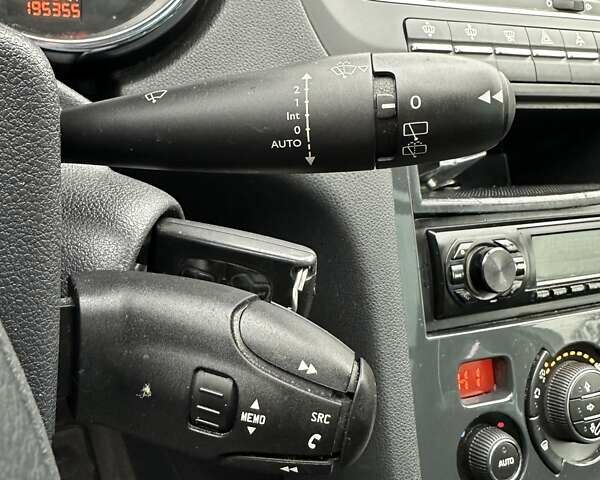 Пежо 5008, объемом двигателя 1.6 л и пробегом 195 тыс. км за 6600 $, фото 33 на Automoto.ua