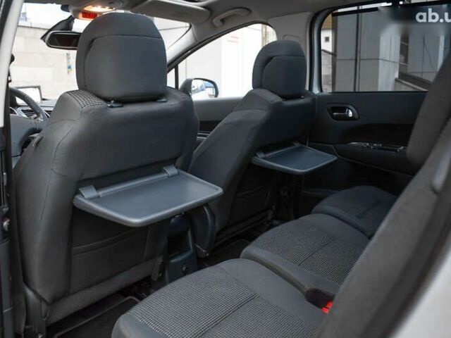 Пежо 5008, объемом двигателя 1.6 л и пробегом 243 тыс. км за 9500 $, фото 14 на Automoto.ua
