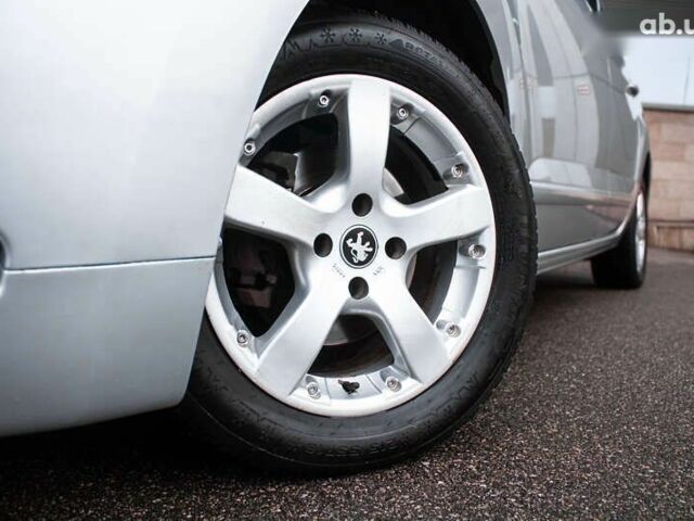 Пежо 5008, объемом двигателя 1.6 л и пробегом 243 тыс. км за 9500 $, фото 7 на Automoto.ua