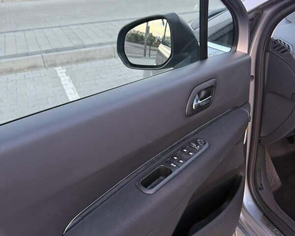 Пежо 5008, объемом двигателя 1.56 л и пробегом 208 тыс. км за 9650 $, фото 18 на Automoto.ua