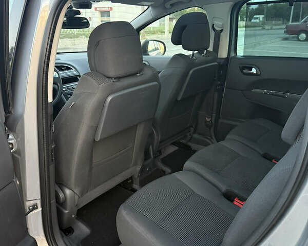 Пежо 5008, объемом двигателя 1.56 л и пробегом 208 тыс. км за 9650 $, фото 21 на Automoto.ua