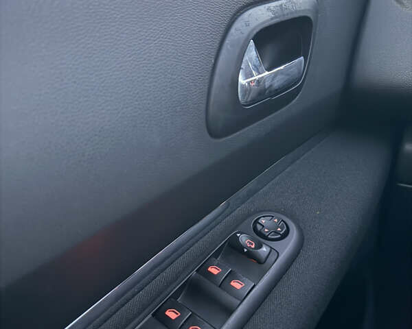 Пежо 5008, объемом двигателя 1.56 л и пробегом 208 тыс. км за 9650 $, фото 37 на Automoto.ua