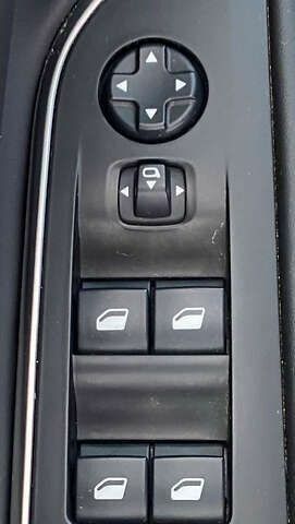 Пежо 5008, об'ємом двигуна 1.5 л та пробігом 142 тис. км за 23450 $, фото 23 на Automoto.ua