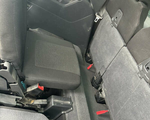 Пежо 5008, объемом двигателя 2 л и пробегом 233 тыс. км за 10500 $, фото 15 на Automoto.ua