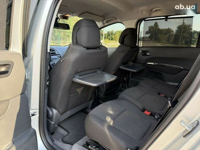Пежо 5008, объемом двигателя 1.6 л и пробегом 253 тыс. км за 6300 $, фото 26 на Automoto.ua