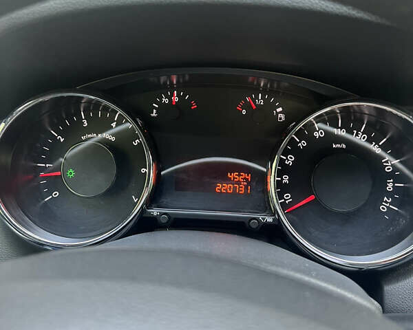 Пежо 5008, объемом двигателя 1.6 л и пробегом 220 тыс. км за 7000 $, фото 2 на Automoto.ua