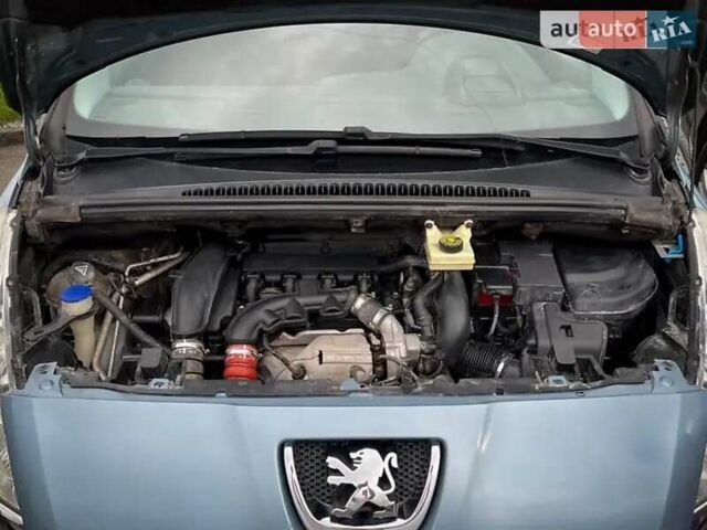 Пежо 5008, объемом двигателя 1.6 л и пробегом 240 тыс. км за 6000 $, фото 9 на Automoto.ua