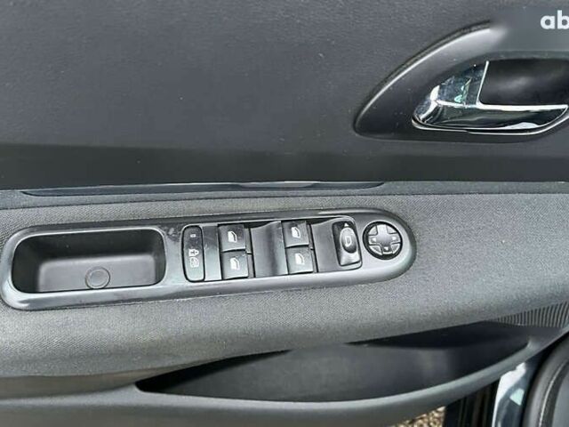 Пежо 5008, объемом двигателя 1.6 л и пробегом 254 тыс. км за 9999 $, фото 7 на Automoto.ua