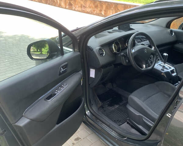 Пежо 5008, объемом двигателя 1.56 л и пробегом 244 тыс. км за 9999 $, фото 4 на Automoto.ua