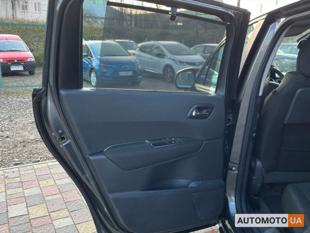 Серый Пежо 5008, объемом двигателя 2 л и пробегом 205 тыс. км за 8200 $, фото 11 на Automoto.ua