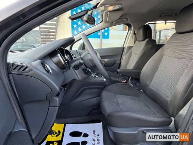 Серый Пежо 5008, объемом двигателя 2 л и пробегом 205 тыс. км за 8200 $, фото 8 на Automoto.ua
