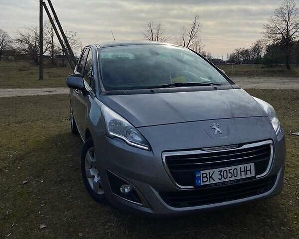 Сірий Пежо 5008, об'ємом двигуна 1.6 л та пробігом 246 тис. км за 8999 $, фото 2 на Automoto.ua