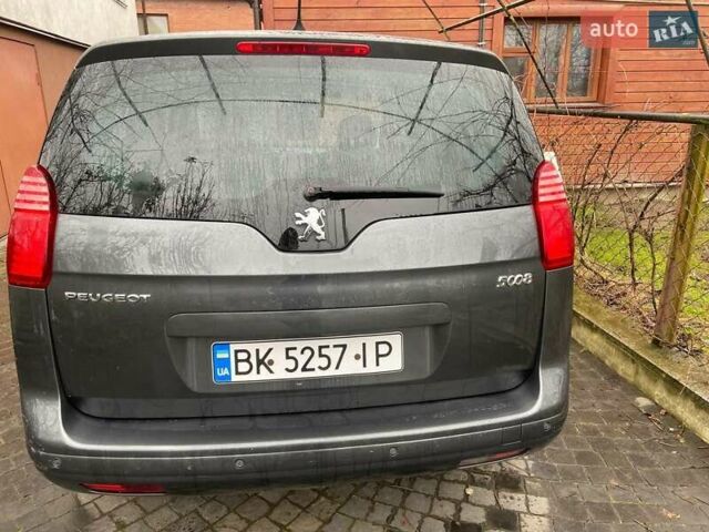 Серый Пежо 5008, объемом двигателя 1.56 л и пробегом 210 тыс. км за 8900 $, фото 4 на Automoto.ua
