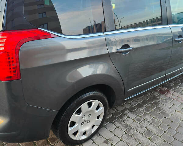 Сірий Пежо 5008, об'ємом двигуна 1.56 л та пробігом 284 тис. км за 6650 $, фото 17 на Automoto.ua