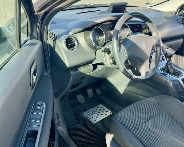 Пежо 5008 2009 в Луцке на Automoto.ua Серый Пежо 5008, объемом двигателя 1.6 л и пробегом 244 тыс. км за 5350 $, фото 6 на Automoto.ua