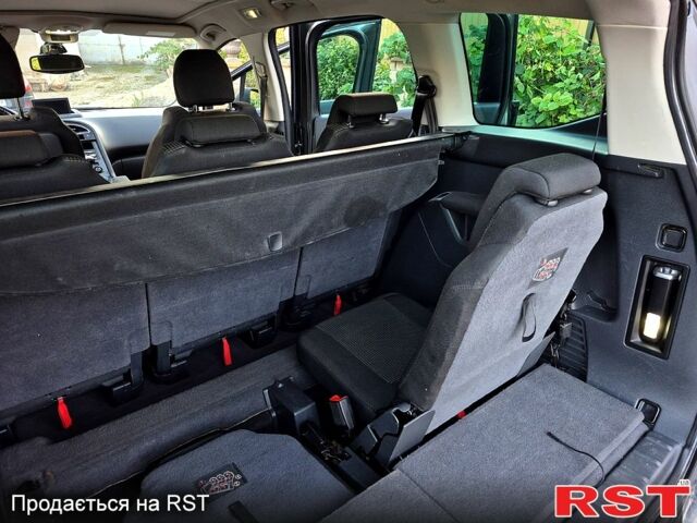 Серый Пежо 5008, объемом двигателя 1.6 л и пробегом 235 тыс. км за 7200 $, фото 5 на Automoto.ua