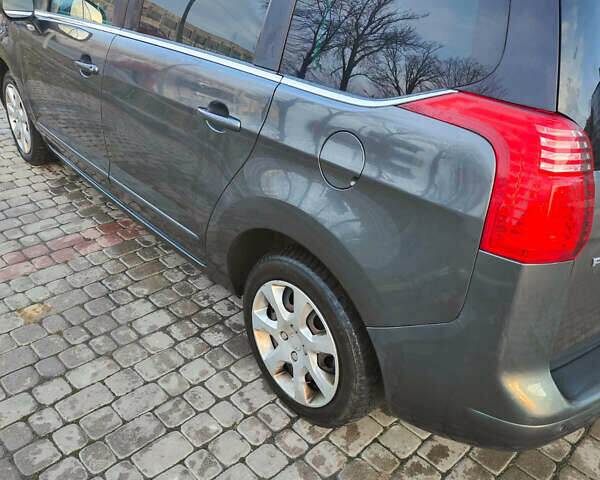 Сірий Пежо 5008, об'ємом двигуна 1.56 л та пробігом 284 тис. км за 6650 $, фото 9 на Automoto.ua