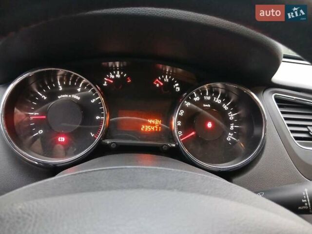 Сірий Пежо 5008, об'ємом двигуна 1.6 л та пробігом 238 тис. км за 6450 $, фото 9 на Automoto.ua