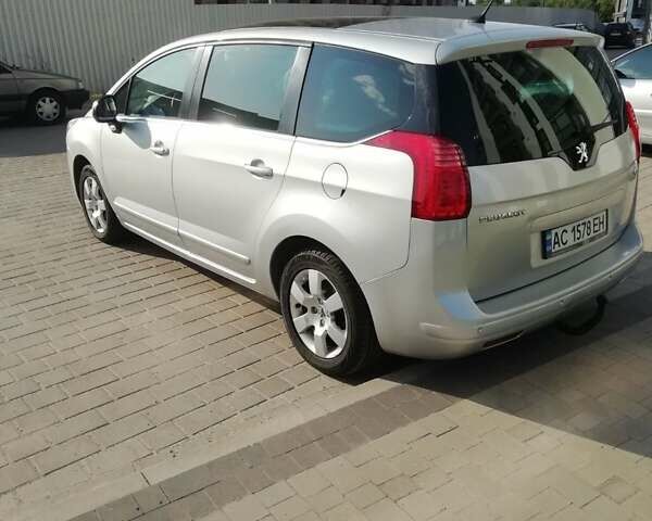 Серый Пежо 5008, объемом двигателя 1.6 л и пробегом 253 тыс. км за 6999 $, фото 3 на Automoto.ua