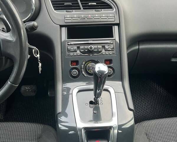 Сірий Пежо 5008, об'ємом двигуна 1.6 л та пробігом 249 тис. км за 6400 $, фото 13 на Automoto.ua