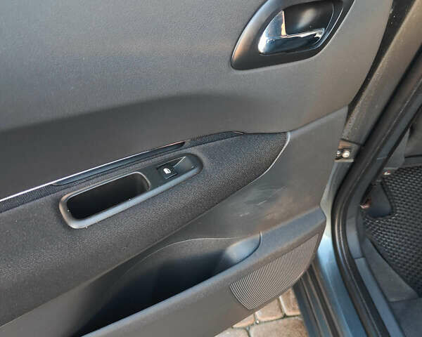 Сірий Пежо 5008, об'ємом двигуна 1.56 л та пробігом 284 тис. км за 6650 $, фото 19 на Automoto.ua