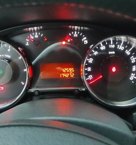 Сірий Пежо 5008, об'ємом двигуна 1.6 л та пробігом 174 тис. км за 6400 $, фото 4 на Automoto.ua