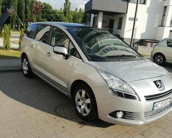 Серый Пежо 5008, объемом двигателя 1.6 л и пробегом 253 тыс. км за 6999 $, фото 1 на Automoto.ua