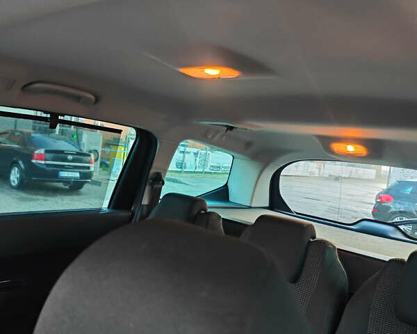 Сірий Пежо 5008, об'ємом двигуна 1.56 л та пробігом 284 тис. км за 6650 $, фото 13 на Automoto.ua