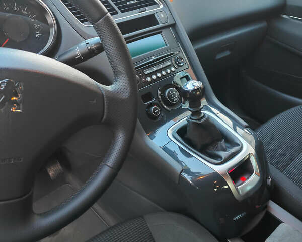 Сірий Пежо 5008, об'ємом двигуна 1.56 л та пробігом 284 тис. км за 6650 $, фото 14 на Automoto.ua