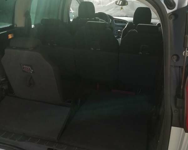 Серый Пежо 5008, объемом двигателя 1.6 л и пробегом 253 тыс. км за 6999 $, фото 9 на Automoto.ua