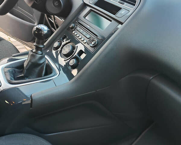 Сірий Пежо 5008, об'ємом двигуна 1.56 л та пробігом 284 тис. км за 6650 $, фото 16 на Automoto.ua