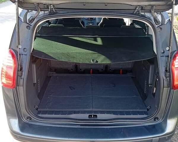 Сірий Пежо 5008, об'ємом двигуна 1.56 л та пробігом 283 тис. км за 6500 $, фото 2 на Automoto.ua