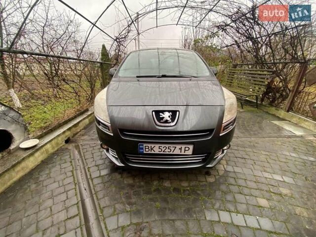 Серый Пежо 5008, объемом двигателя 1.56 л и пробегом 210 тыс. км за 8900 $, фото 5 на Automoto.ua