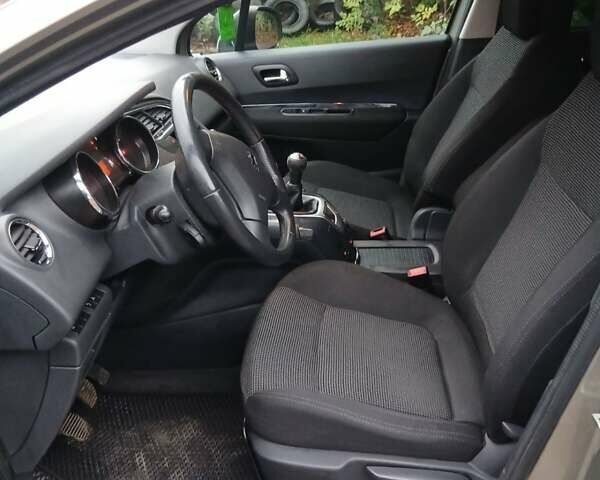 Сірий Пежо 5008, об'ємом двигуна 1.6 л та пробігом 238 тис. км за 6450 $, фото 10 на Automoto.ua
