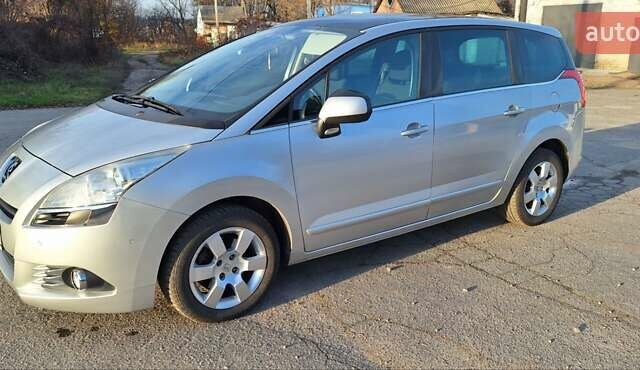 Серый Пежо 5008, объемом двигателя 1.6 л и пробегом 214 тыс. км за 6999 $, фото 3 на Automoto.ua