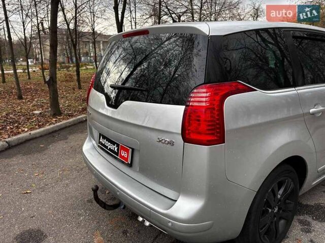 Серый Пежо 5008, объемом двигателя 1.6 л и пробегом 272 тыс. км за 7930 $, фото 10 на Automoto.ua