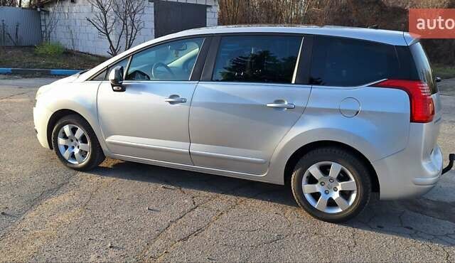 Серый Пежо 5008, объемом двигателя 1.6 л и пробегом 214 тыс. км за 6999 $, фото 4 на Automoto.ua