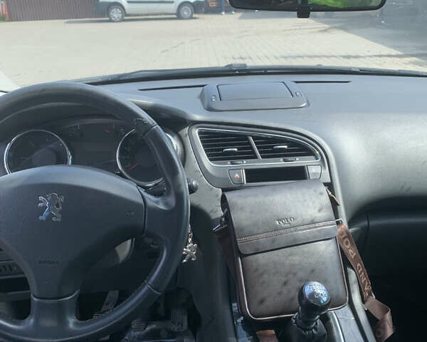 Серый Пежо 5008, объемом двигателя 2 л и пробегом 318 тыс. км за 8150 $, фото 11 на Automoto.ua