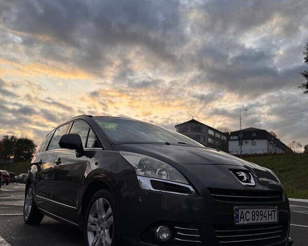 Серый Пежо 5008, объемом двигателя 2 л и пробегом 219 тыс. км за 8100 $, фото 1 на Automoto.ua